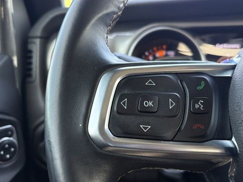 Used 2018 Jeep Wrangler Unlimited Sahara AWD/4WD image 15
