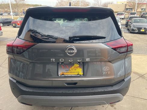 Used 2023 Nissan Rogue S image 5