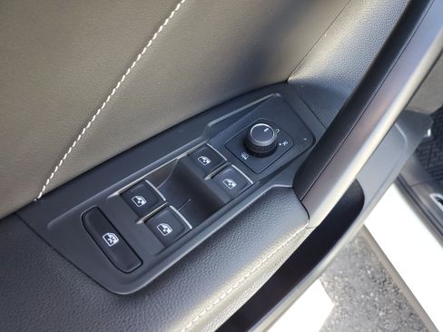 Used 2023 Volkswagen Tiguan SE R-Line image 22