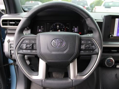 Used 2025 Toyota 4Runner SR5 AWD/4WD image 7