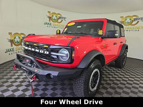 Used 2021 Ford Bronco Badlands image 3