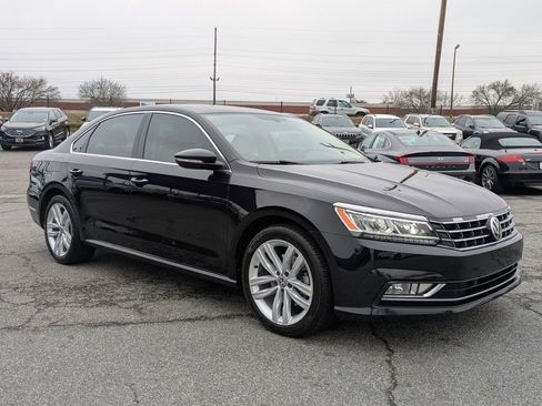 Used 2018 Volkswagen Passat 2.0T SE image 3