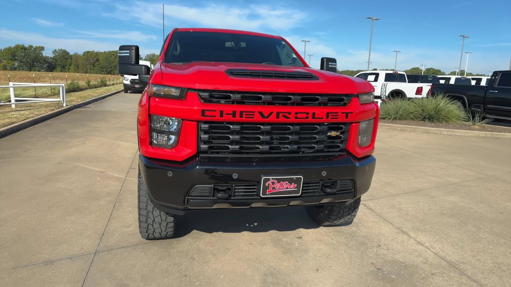 Used 2022 Chevrolet Silverado 2500 Custom AWD/4WD image 2