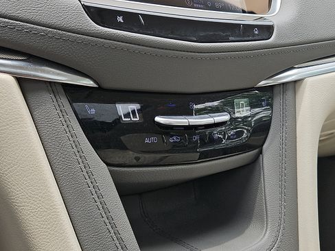 Certified 2023 Cadillac XT5 Premium Luxury AWD/4WD image 16