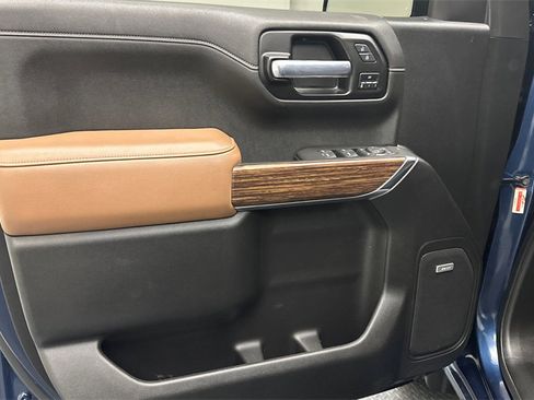 Used 2021 Chevrolet Silverado 1500 High Country w/ Technology Package image 17