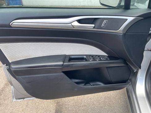 Used 2020 Ford Fusion SE w/ Equipment Group 151A FWD image 10