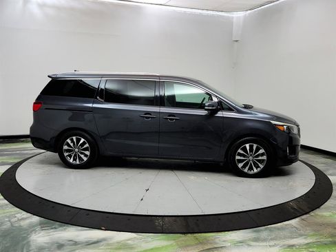 Used 2016 Kia Sedona SX FWD image 4