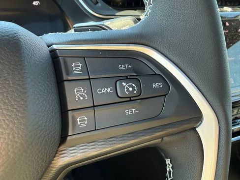 New 2025 Jeep Grand Cherokee Laredo X w/ Luxury Tech Group I image 17