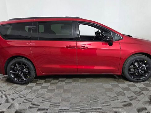New 2026 Chrysler Pacifica Select image 8