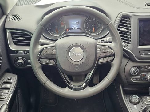 Used 2023 Jeep Cherokee Altitude Lux w/ Elite Group AWD/4WD image 19