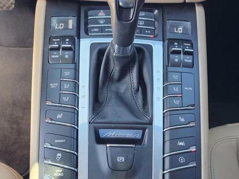 Used 2021 Porsche Macan AWD/4WD image 59