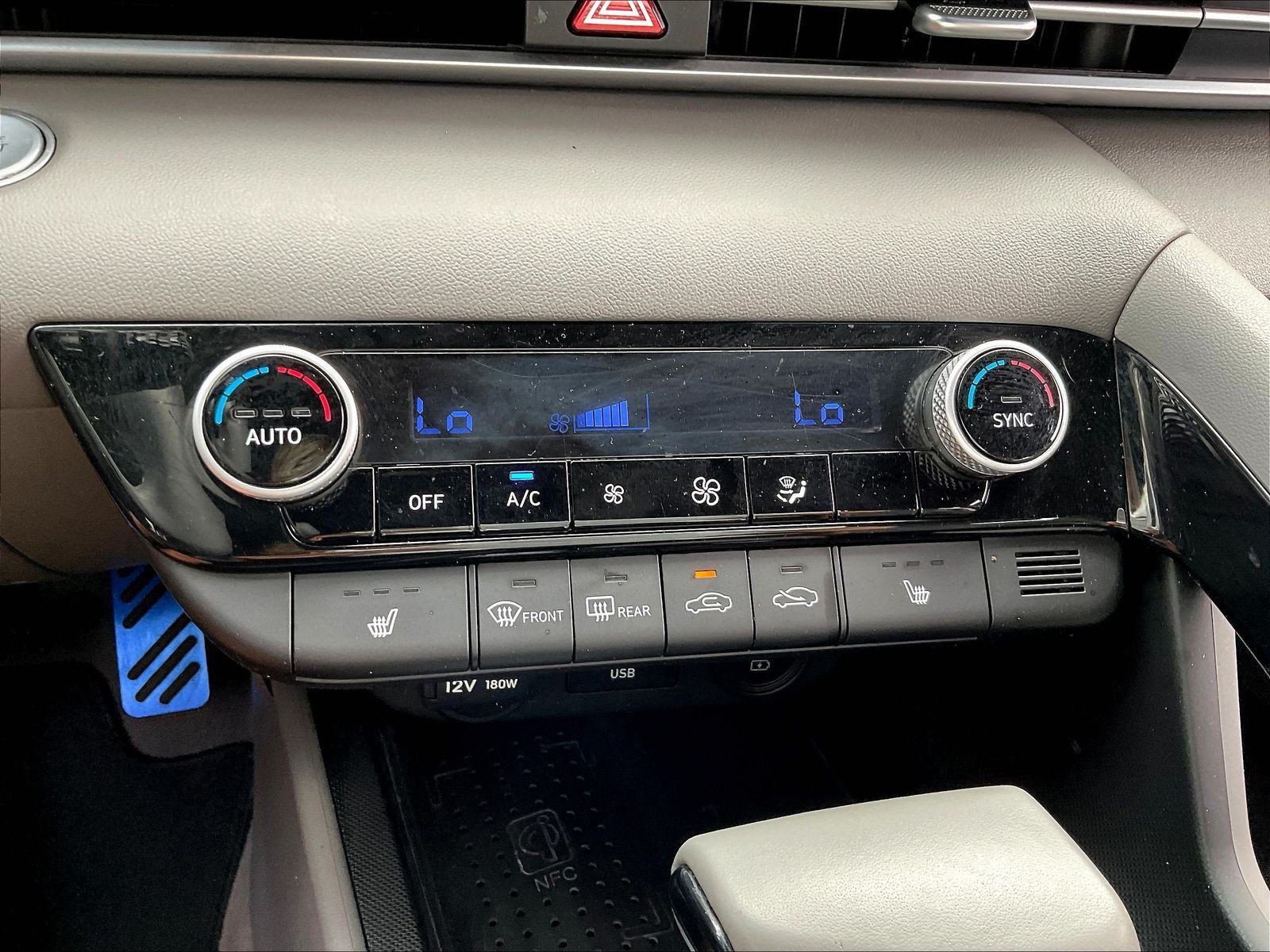 Used 2022 Hyundai Elantra SEL w/ Convenience + Premium Package FWD image 15