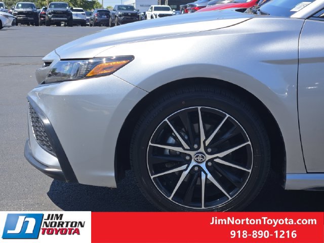 Used 2024 Toyota Camry SE FWD image 9