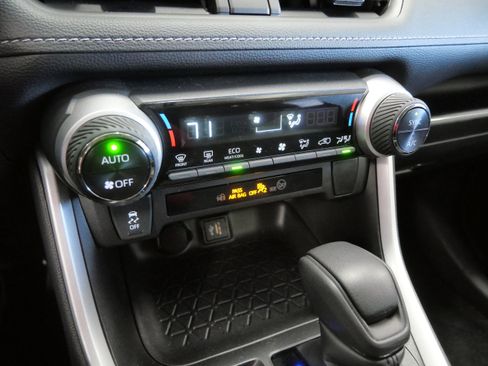 Certified 2025 Toyota RAV4 XLE image 24