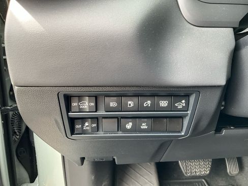 Used 2024 Toyota Sequoia Platinum AWD/4WD image 19