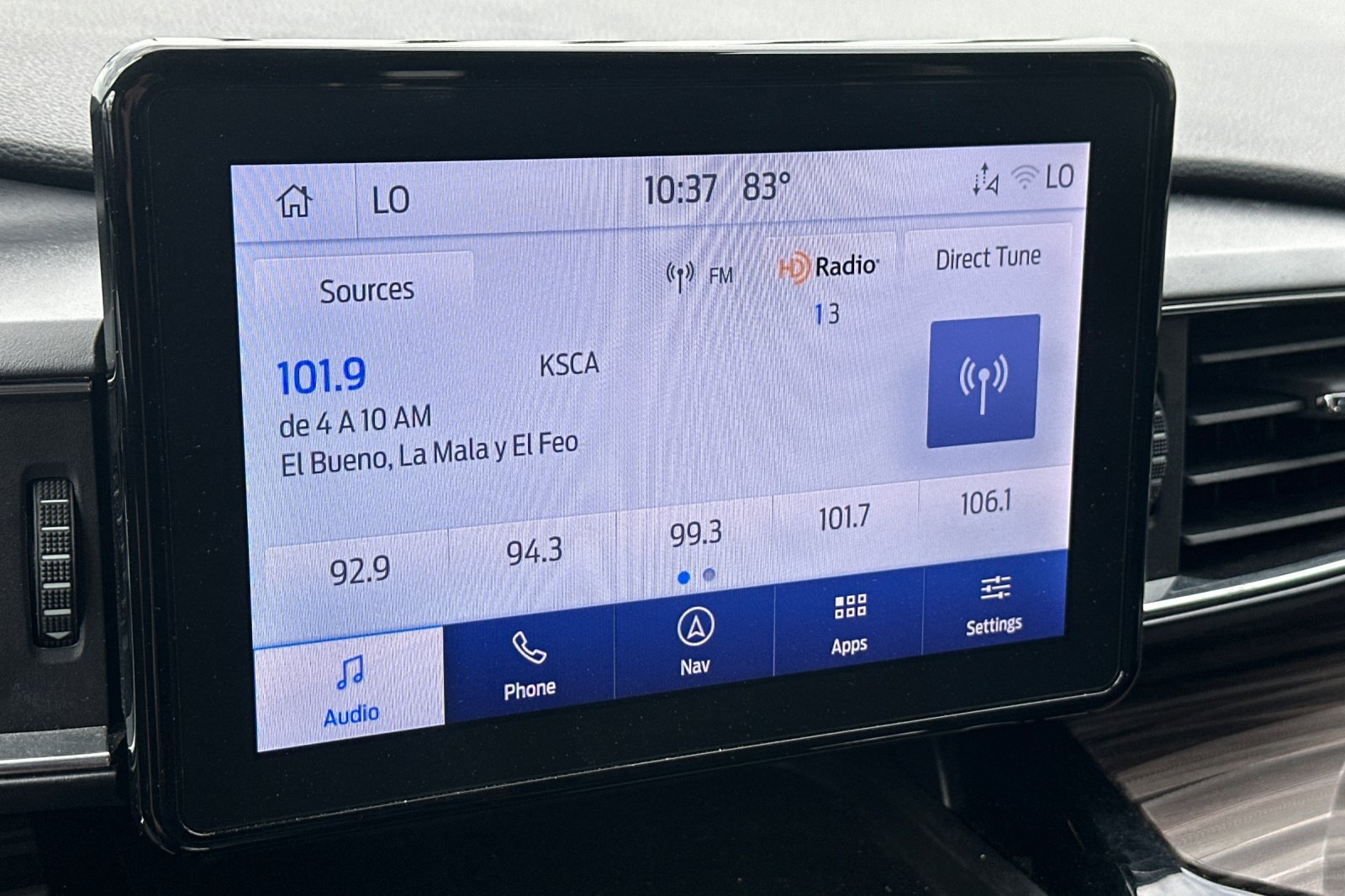 Used 2023 Ford Explorer Limited AWD/4WD image 18