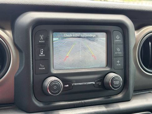 Used 2018 Jeep Wrangler Unlimited Sport AWD/4WD image 9