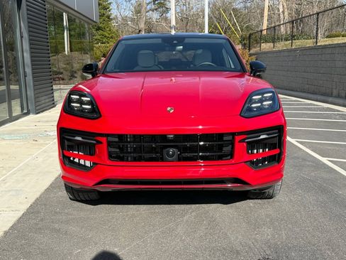Certified 2025 Porsche Cayenne Coupe image 10