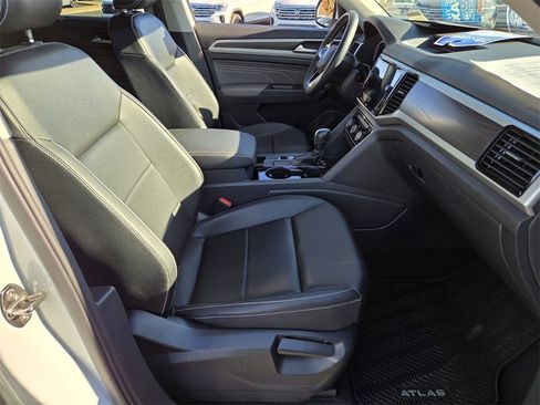 Used 2023 Volkswagen Atlas SE w/ Black Wheel Package image 12