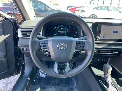 Used 2025 Toyota Camry LE image 27