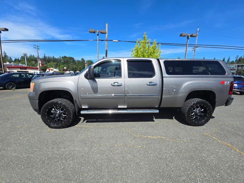 Used 2013 GMC Sierra 2500 Denali w/ Suspension Package, Off-Road AWD/4WD image 4