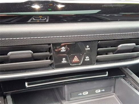 Used 2024 Volkswagen Atlas Cross Sport SE w/ Panoramic Sunroof Package image 16