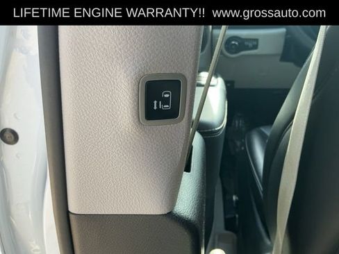 Used 2024 Chrysler Pacifica Touring-L FWD image 24