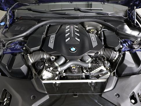 Used 2022 BMW M550i xDrive w/ Premium Package image 24