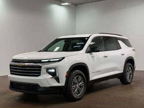 Used 2026 Chevrolet Traverse LT AWD/4WD image 7