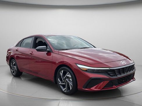 Certified 2025 Hyundai Elantra Sport image 9