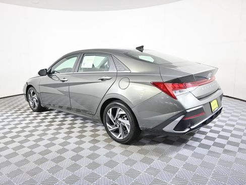 Used 2024 Hyundai Elantra SEL w/ Convenience Package FWD image 4