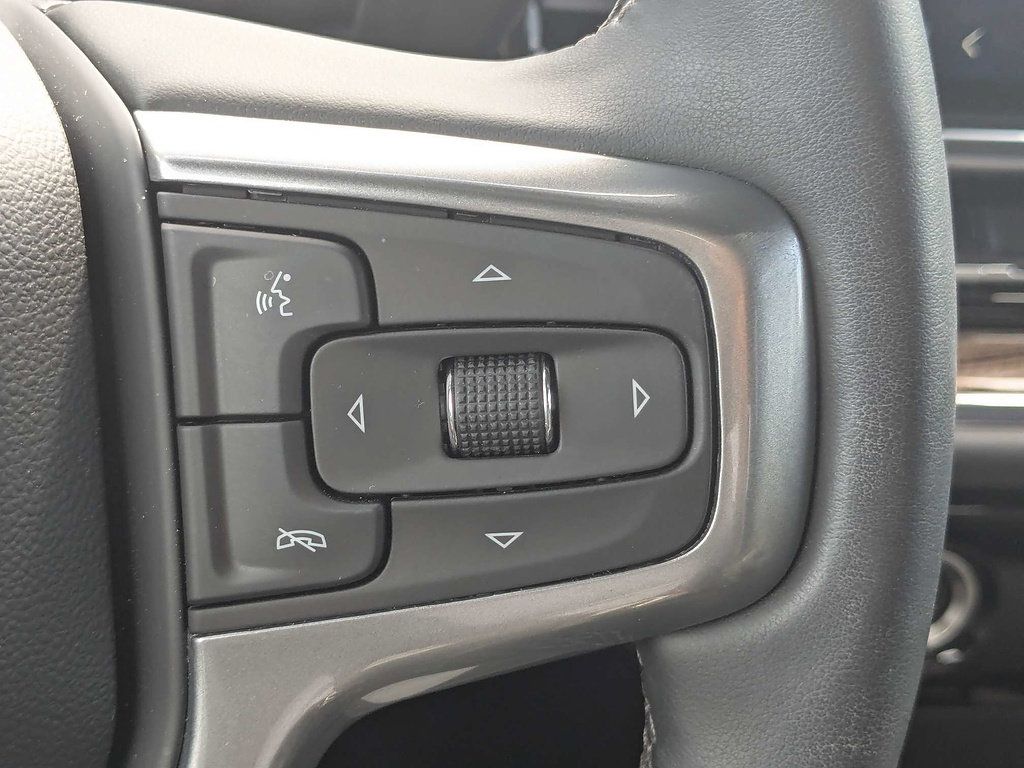 Used 2024 Chevrolet Silverado 1500 LT AWD/4WD image 25