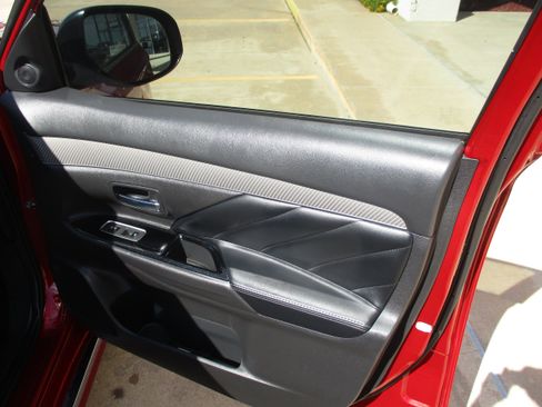 Used 2020 Mitsubishi Outlander SEL image 12