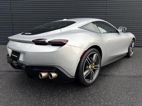 Used 2022 Ferrari Roma RWD image 5