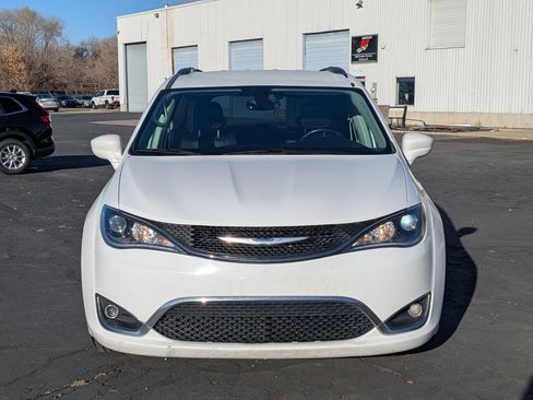 Used 2018 Chrysler Pacifica Touring-L Plus image 11