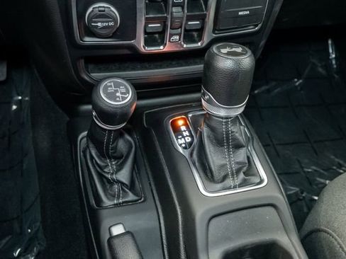 Used 2024 Jeep Wrangler Unlimited Sahara AWD/4WD image 23