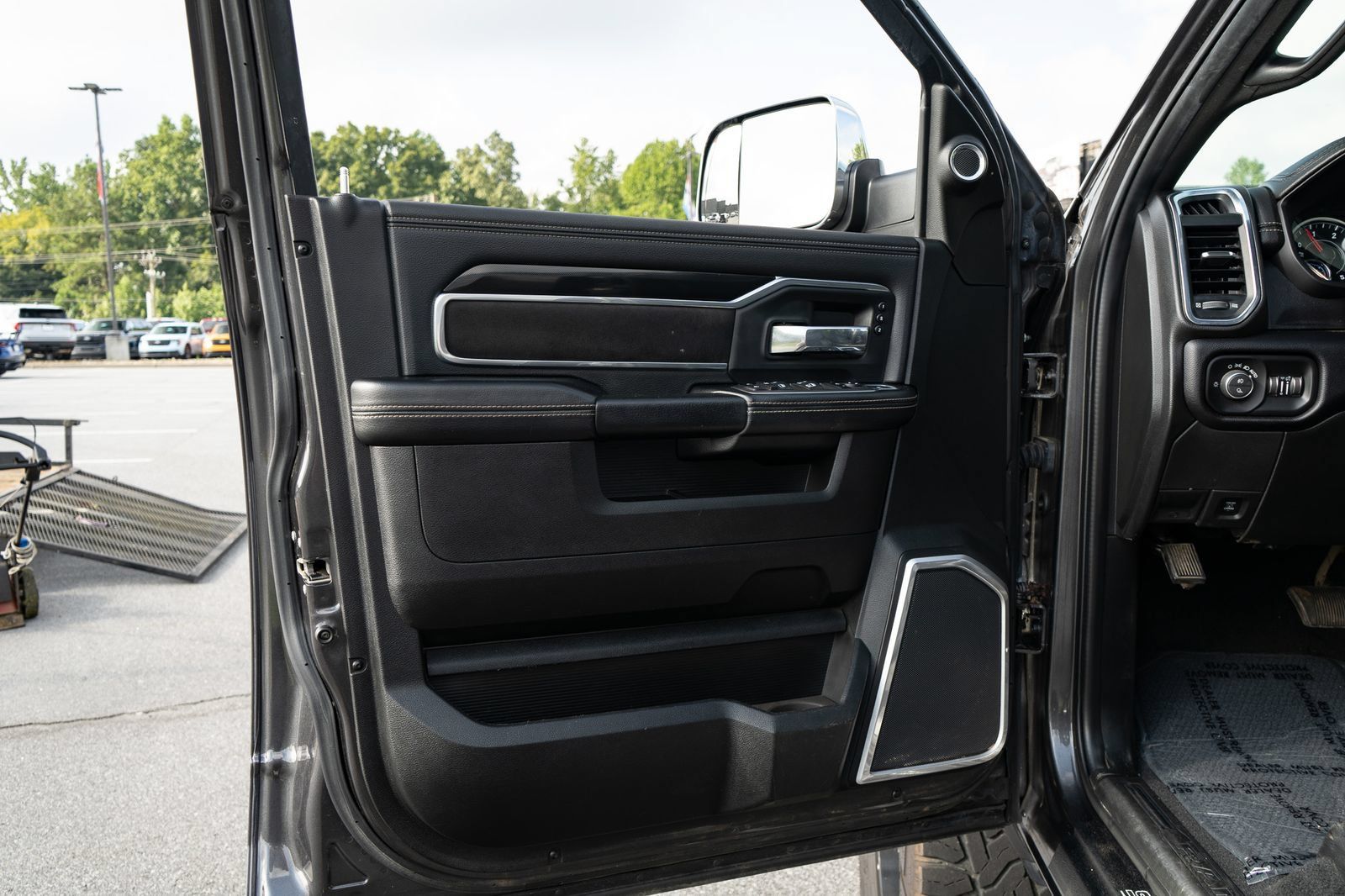 Used 2022 RAM 3500 Laramie AWD/4WD image 17