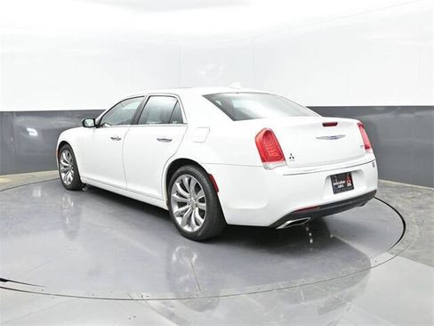 Used 2020 Chrysler 300 Limited image 3