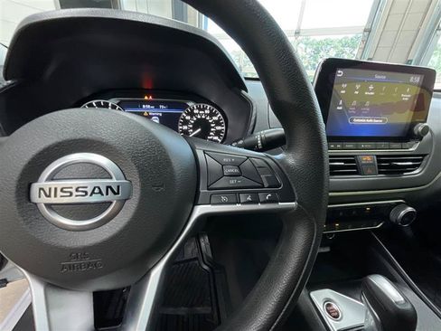 Used 2022 Nissan Altima 2.5 SV FWD image 19