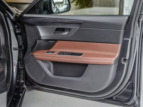 Used 2018 Jaguar XF S image 52