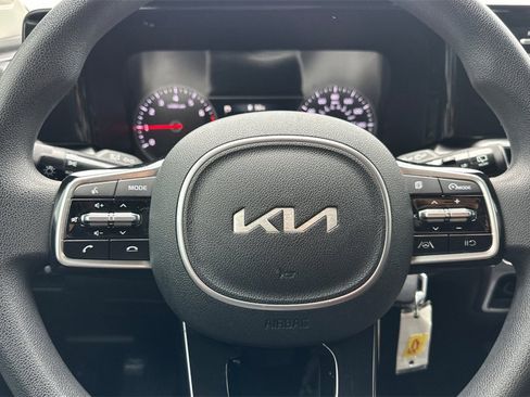Used 2022 Kia Sorento LX image 25