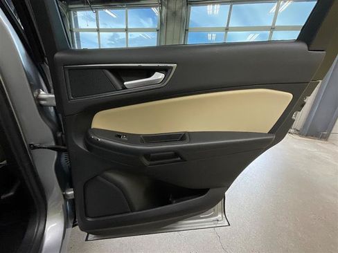 Used 2020 Ford Edge SE FWD image 23
