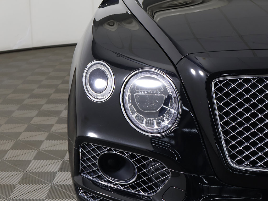 Used 2020 Bentley Bentayga Plug-In Hybrid AWD/4WD image 19