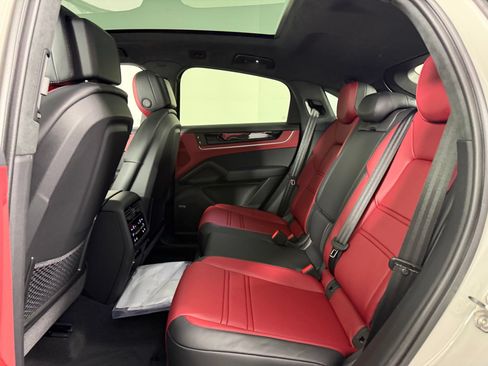 Certified 2026 Porsche Cayenne S AWD/4WD image 15