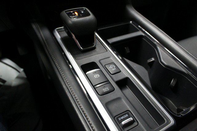 Used 2025 Nissan Pathfinder SV FWD image 30
