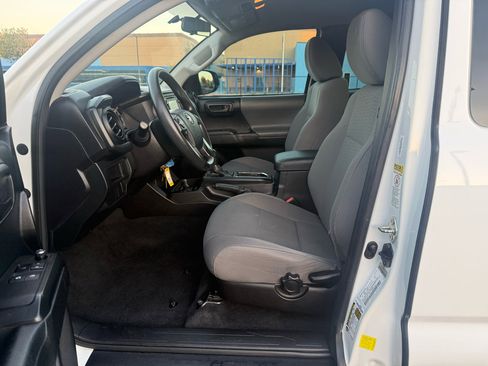 Used 2016 Toyota Tacoma SR image 9