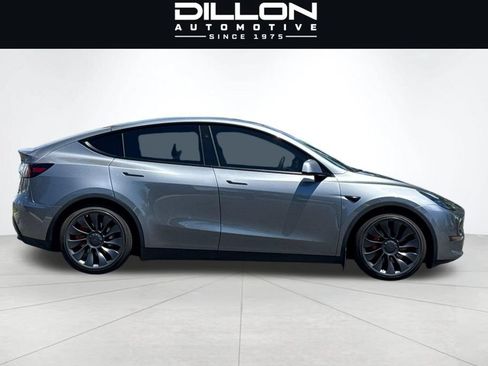Used 2024 Tesla Model Y Performance AWD/4WD image 3