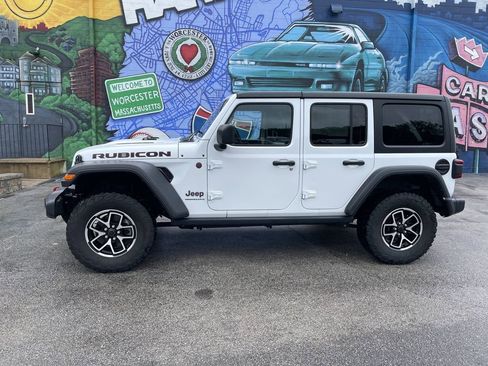 Used 2024 Jeep Wrangler Unlimited Rubicon AWD/4WD image 2