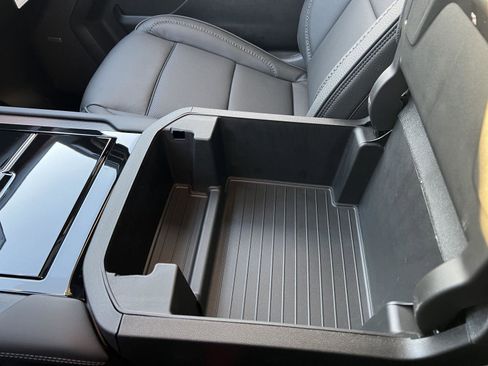 New 2026 GMC Yukon Denali w/ Sun & Power Step Package image 37