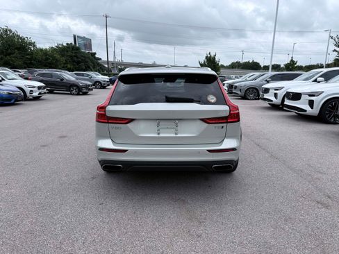 Used 2020 Volvo V60 T5 Cross Country AWD/4WD image 5
